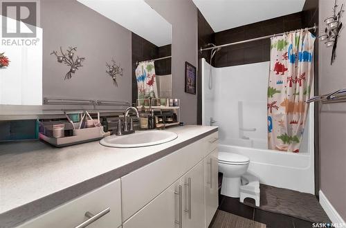 1235 Hargreaves Way, Saskatoon, SK - Indoor Photo Showing Bathroom