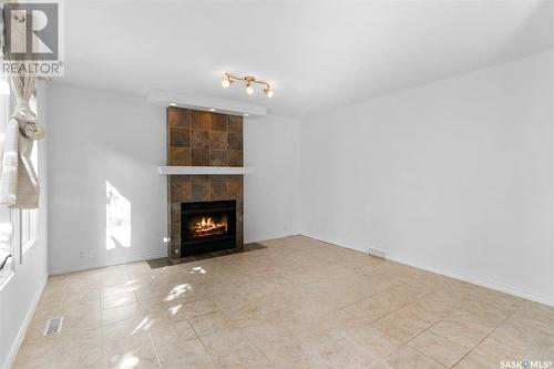 606 Forsyth Crescent, Saskatoon, SK - Indoor With Fireplace