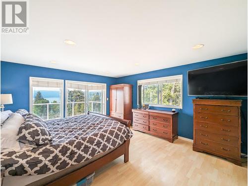 3920 Trout Drive, Lac La Hache, BC - Indoor Photo Showing Bedroom