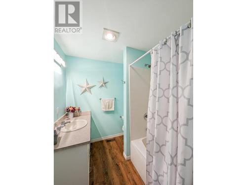 3920 Trout Drive, Lac La Hache, BC - Indoor Photo Showing Bathroom