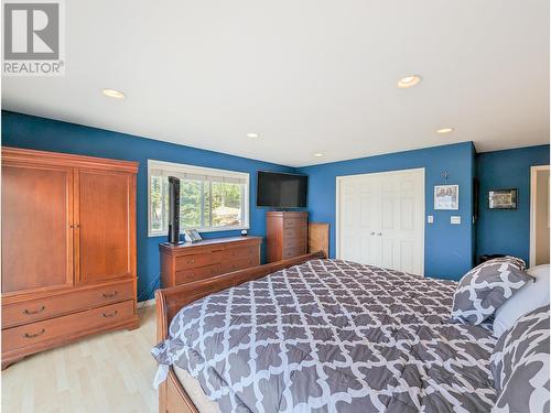 3920 Trout Drive, Lac La Hache, BC - Indoor Photo Showing Bedroom
