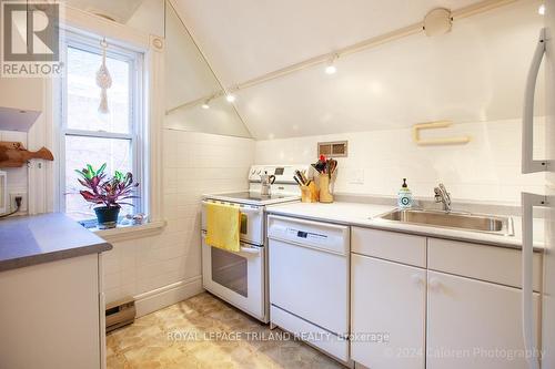 873 Waterloo Street, London, ON - Indoor Photo Showing Kitchen
