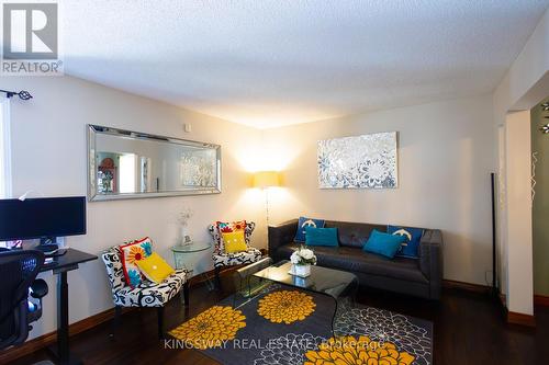 3010 Gulfstream Way, Mississauga, ON - Indoor Photo Showing Living Room