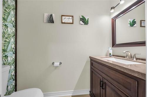 74 Oakdale Boulevard, Smithville, ON - Indoor Photo Showing Bathroom