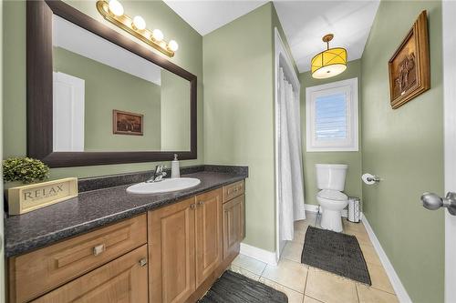 74 Oakdale Boulevard, Smithville, ON - Indoor Photo Showing Bathroom