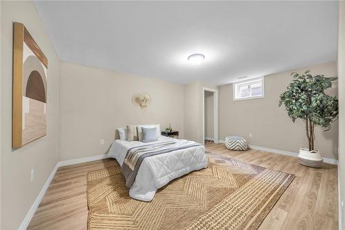 74 Oakdale Boulevard, Smithville, ON - Indoor Photo Showing Bedroom