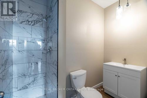 131 Margaret Ave, Chatham-Kent, ON - Indoor Photo Showing Bathroom