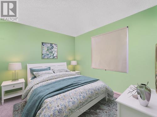 203 Willow Lane, Newmarket, ON - Indoor Photo Showing Bedroom