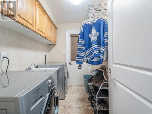 203 Willow Lane, Newmarket, ON - Indoor Photo Showing Laundry Room