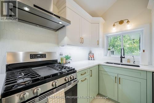 17 Poplar Trail, Puslinch, ON - Indoor Photo Showing Kitchen With Upgraded Kitchen