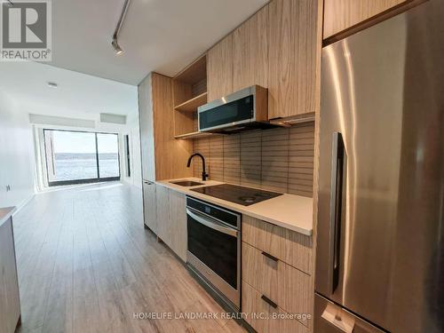 #710 -185 Dunlop St E, Barrie, ON - Indoor Photo Showing Kitchen