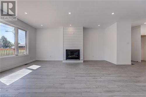 80 Loucks Lane, Chatsworth, ON - Indoor Photo Showing Living Room With Fireplace