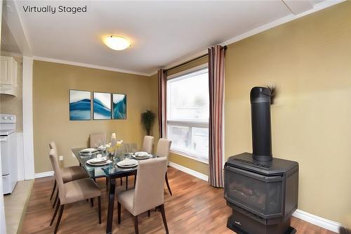 147 Maple Crescent, Flamborough, ON - Indoor Photo Showing Dining Room