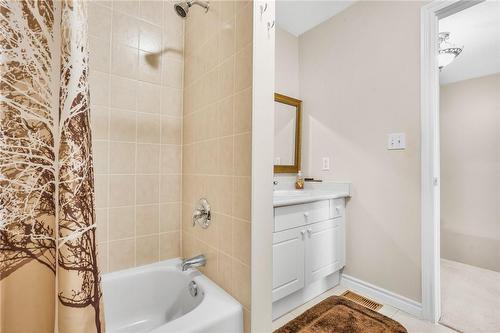 39 Pinewoods Drive|Unit #36, Stoney Creek, ON - Indoor Photo Showing Bathroom