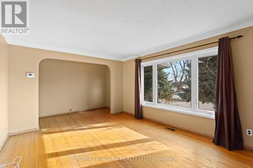 219 Central Ave, Fort Erie, ON - Indoor Photo Showing Other Room