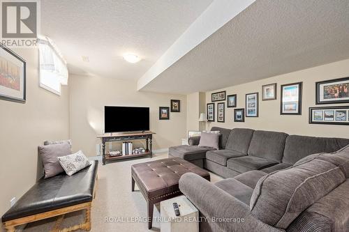 21 Little Creek Pl, Central Elgin, ON - Indoor Photo Showing Living Room