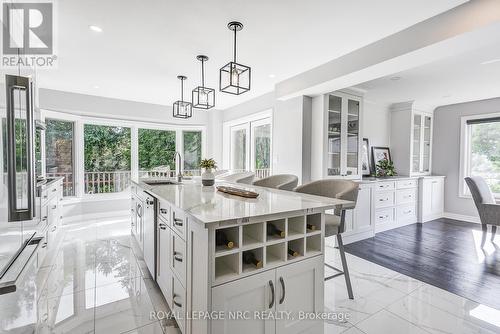 18 Boese Crt, St. Catharines, ON - Indoor Photo Showing Kitchen With Upgraded Kitchen