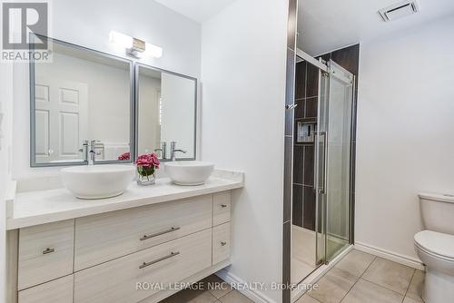 18 Boese Crt, St. Catharines, ON - Indoor Photo Showing Bathroom