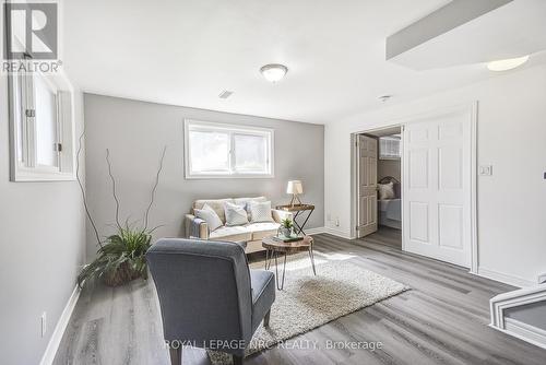 18 Boese Court, St. Catharines, ON - Indoor Photo Showing Living Room