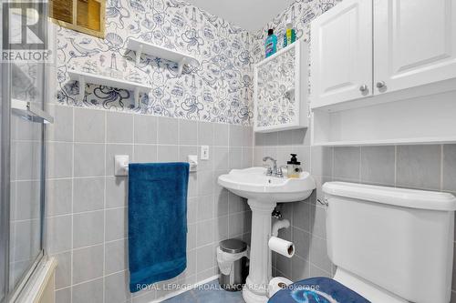 4 Hillside Street, Belleville, ON - Indoor Photo Showing Bathroom