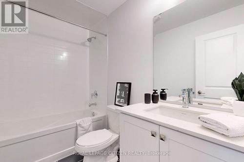 #249 -9590 Islington Ave, Vaughan, ON - Indoor Photo Showing Bathroom