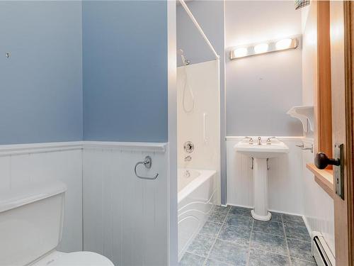 11231 Chemainus Rd, Ladysmith, BC - Indoor Photo Showing Bathroom