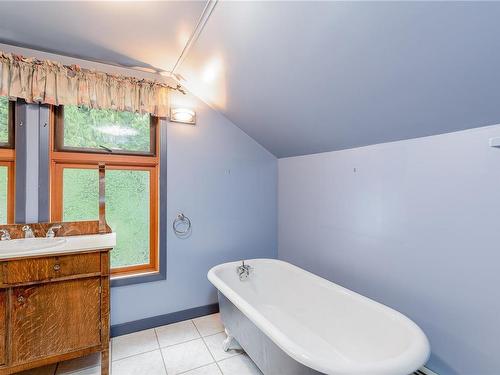 11231 Chemainus Rd, Ladysmith, BC - Indoor Photo Showing Bathroom