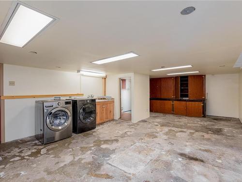 11231 Chemainus Rd, Ladysmith, BC - Indoor Photo Showing Laundry Room