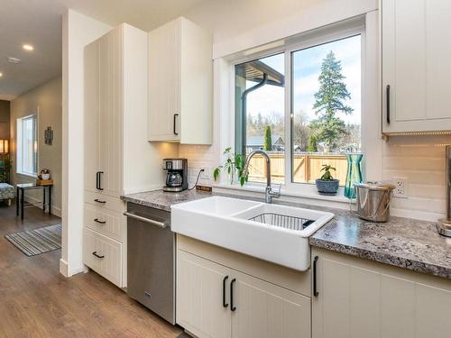 7050 53 Street, Salmon Arm, BC - Indoor Photo Showing Kitchen With Double Sink