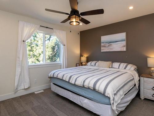 7050 53 Street, Salmon Arm, BC - Indoor Photo Showing Bedroom
