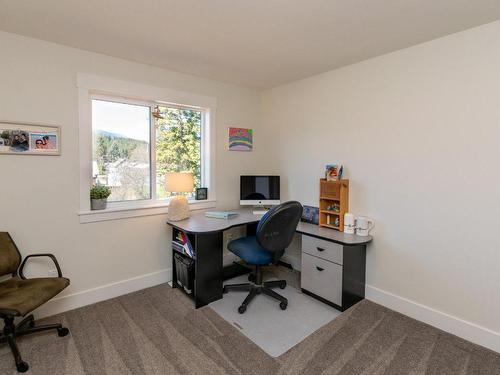 7050 53 Street, Salmon Arm, BC - Indoor Photo Showing Office