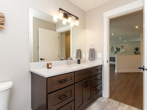 7050 53 Street, Salmon Arm, BC - Indoor Photo Showing Bathroom