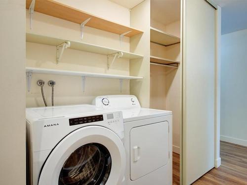 307-1045 Sutherland Avenue, Kelowna, BC - Indoor Photo Showing Laundry Room