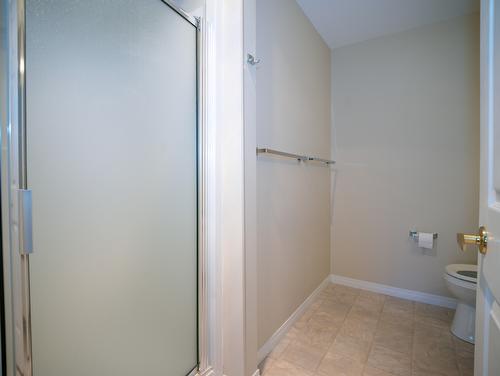 310-3805 30 Avenue, Vernon, BC - Indoor Photo Showing Bathroom