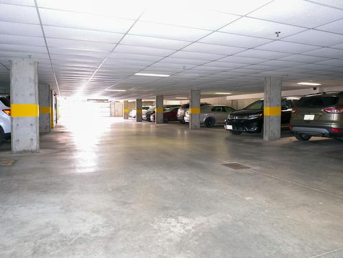 310-3805 30 Avenue, Vernon, BC - Indoor Photo Showing Garage