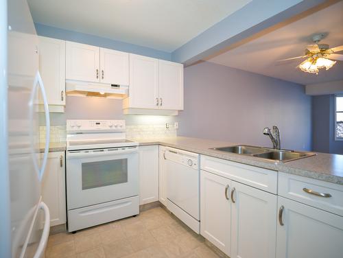 310-3805 30 Avenue, Vernon, BC - Indoor Photo Showing Kitchen With Double Sink