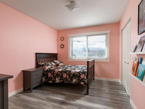 1230 Elwyn Road, Kelowna, BC - Indoor Photo Showing Bedroom