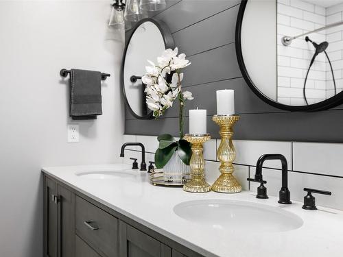 1230 Elwyn Road, Kelowna, BC - Indoor Photo Showing Bathroom