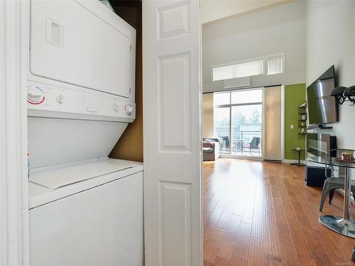 407-866 Goldstream Ave, Langford, BC - Indoor Photo Showing Laundry Room