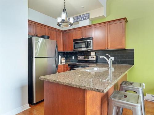 407-866 Goldstream Ave, Langford, BC - Indoor Photo Showing Kitchen