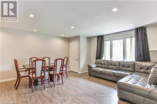 #12 -214 South St W, Aylmer, ON - Indoor Photo Showing Living Room