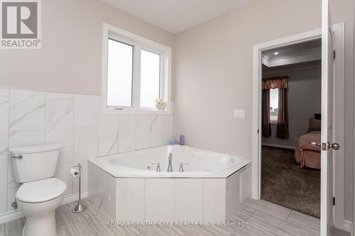 520 Fairground Rd Road W, Norfolk, ON - Indoor Photo Showing Bathroom