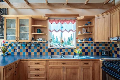 6040 Pine Ridge Road, Kaslo, BC - Indoor Photo Showing Kitchen With Double Sink