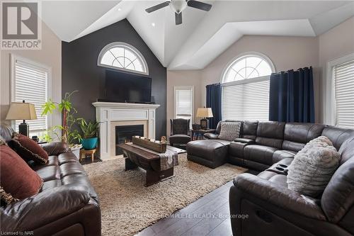 471 Carrie Avenue, Fort Erie, ON - Indoor Photo Showing Living Room With Fireplace