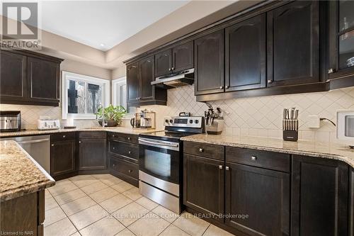 471 Carrie Avenue, Fort Erie, ON - Indoor Photo Showing Kitchen With Stainless Steel Kitchen