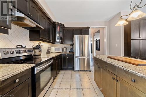 471 Carrie Avenue, Fort Erie, ON - Indoor Photo Showing Kitchen With Stainless Steel Kitchen With Upgraded Kitchen