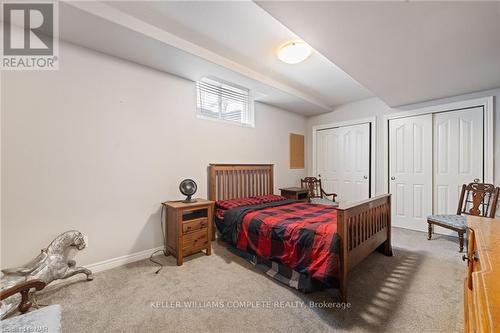 471 Carrie Avenue, Fort Erie, ON - Indoor Photo Showing Bedroom