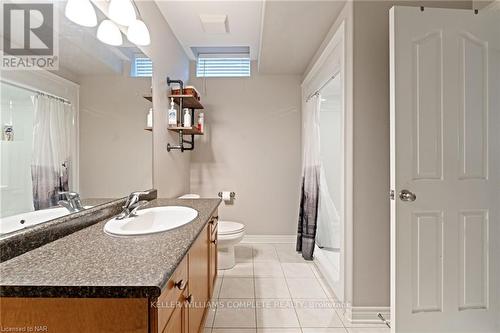 471 Carrie Avenue, Fort Erie, ON - Indoor Photo Showing Bathroom