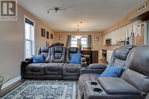 12 Benjamin St, Wilmot, ON - Indoor Photo Showing Living Room