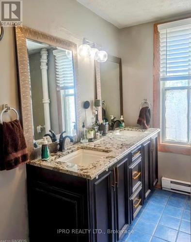 279 1St Ave S, Arran-Elderslie, ON - Indoor Photo Showing Bathroom